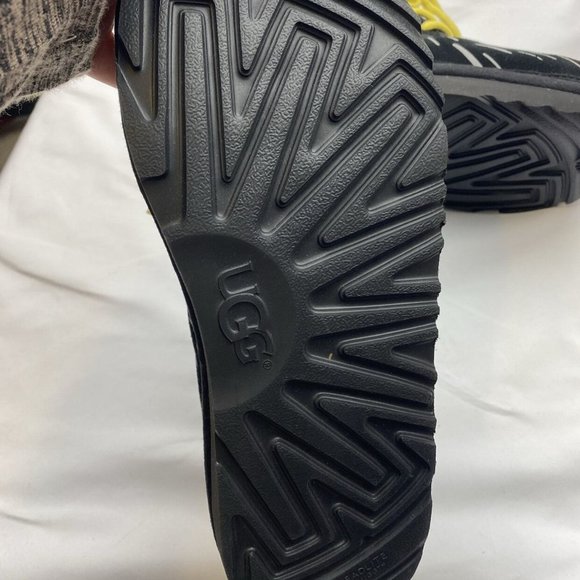 UGG Kids HSA Neumel Star Wars Millennium Falcon Boots Size 5 - Picture 6 of 9